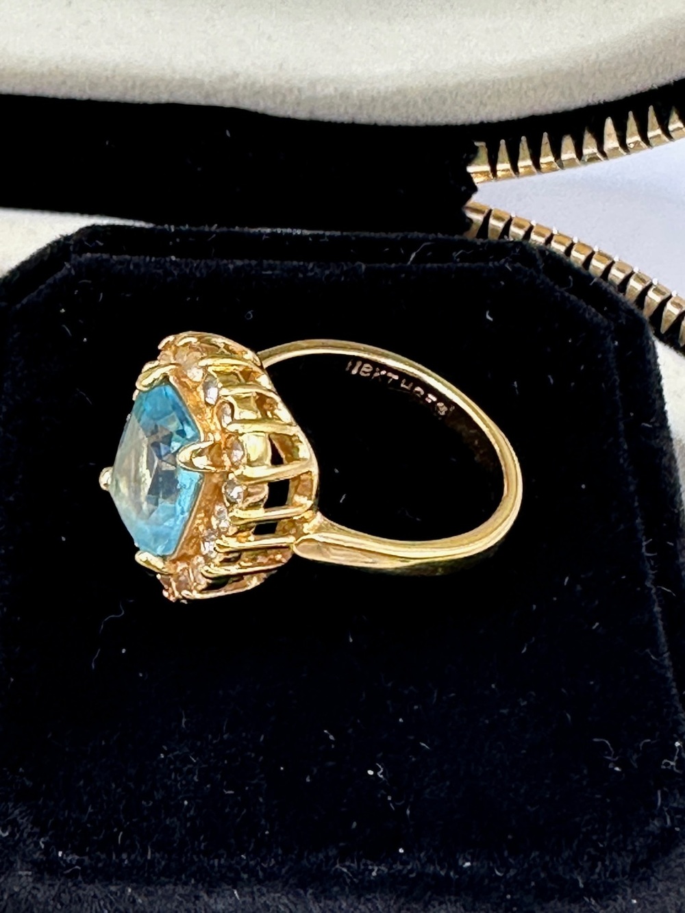 Vintage Avon 18KT HGE Gold Ring Aqua Blue Stone & Crystal Accents Statement